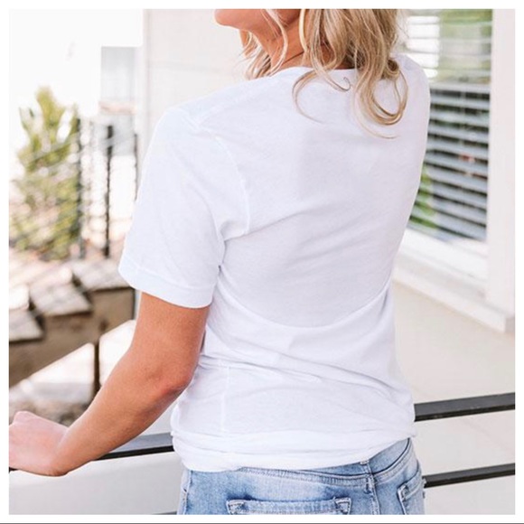 #04 Lip Print Chic Graphic Tee - Picture 4 of 5